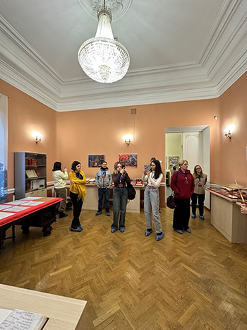 Уральские и сибирские туроператоры в гостях у омских архивистов_2