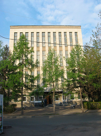 Здание на Певцова