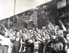 Проводы эвакуированных ленинградских детей на родину