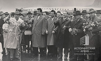 Встреча в Омском аэропорту партийно-правительственной делегации ГДР